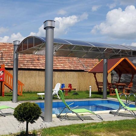 Arany Szolo Wellness Apartmanhaz ヘーヴィーズ エクステリア 写真