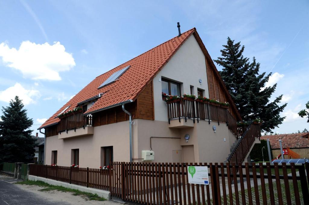 Arany Szolo Wellness Apartmanhaz ヘーヴィーズ エクステリア 写真